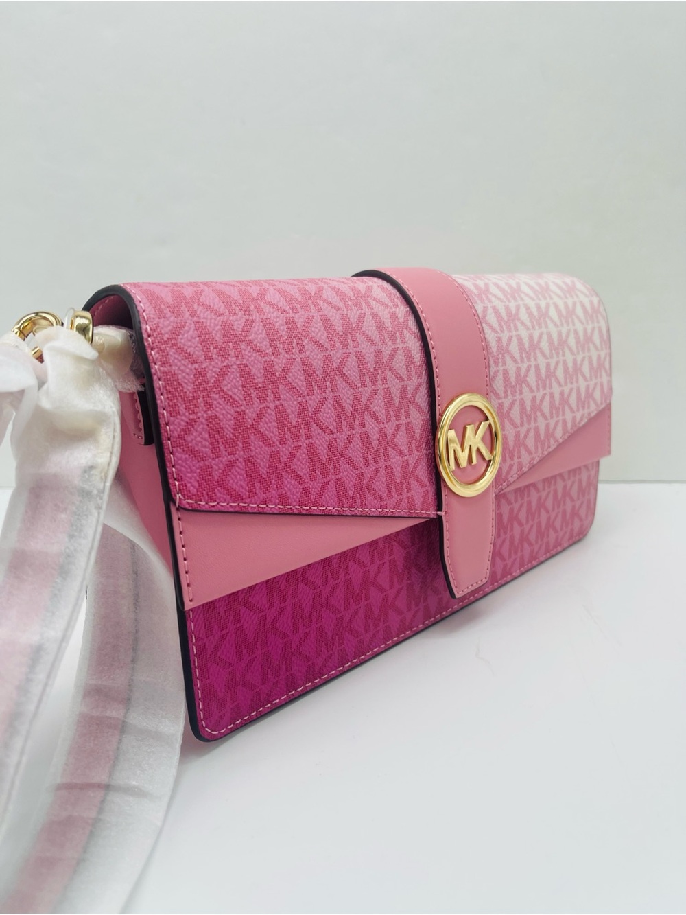 MICHAEL KORS Greenwich Md Ombré Signatur Logo Convertible Shoulder
Carnation
NWT - Picture 3 of 16